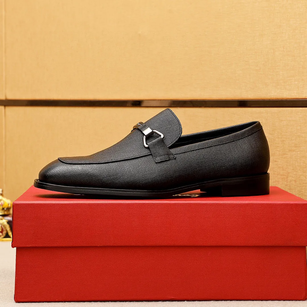 Men's shoes💰460💰 Product trademark: Ferragamo "Ferragamo" casual leather shoes Regular size: 38-44 (45🉑️customized) Product materials: Selected imported first-layer cross-grain cowhide leather upper + luxury hardware buckle, imported water-dyed cowhide leather lining. Strong three-dimensional visual effect, original outsole color: 1⃣️color optional
